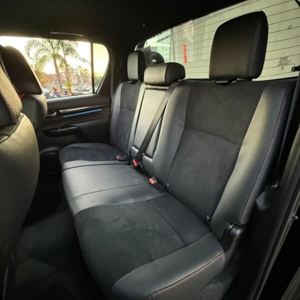 TOYOTA HILUX PICK-UP 2.8 CD GR-SPORT 224CV 4X4 AT - Imagen 17
