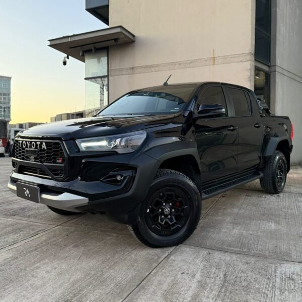 TOYOTA HILUX PICK-UP 2.8 CD GR-SPORT 224CV 4X4 AT - Imagen 2