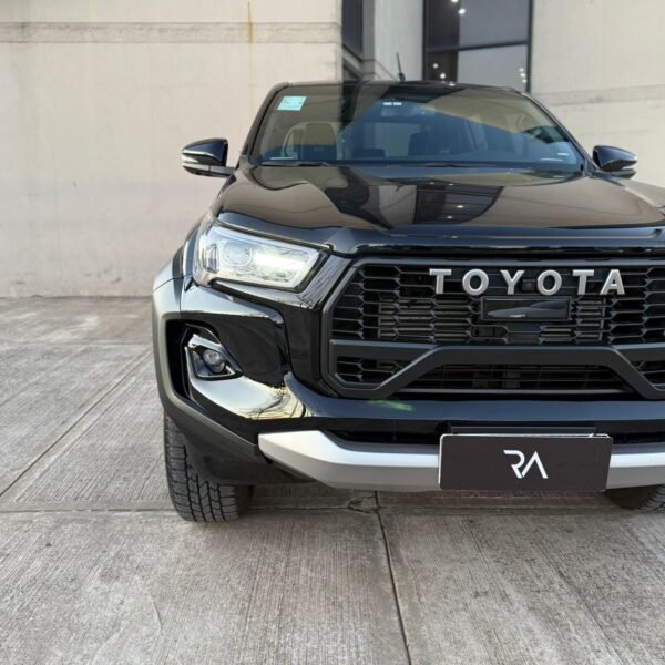 TOYOTA HILUX PICK-UP 2.8 CD GR-SPORT 224CV 4X4 AT - Imagen 10